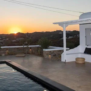 Little Amid Super Paradise-jackieo' Mykonos Super Paradise Beach (Mykonos)